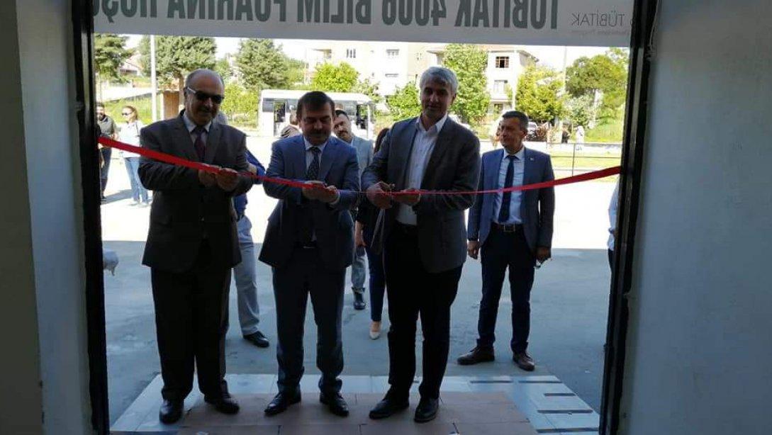 Şehit Binbaşı Ercan Kurt Ortaokulunda Tübitak 4006 Bilim Fuarı Açıldı