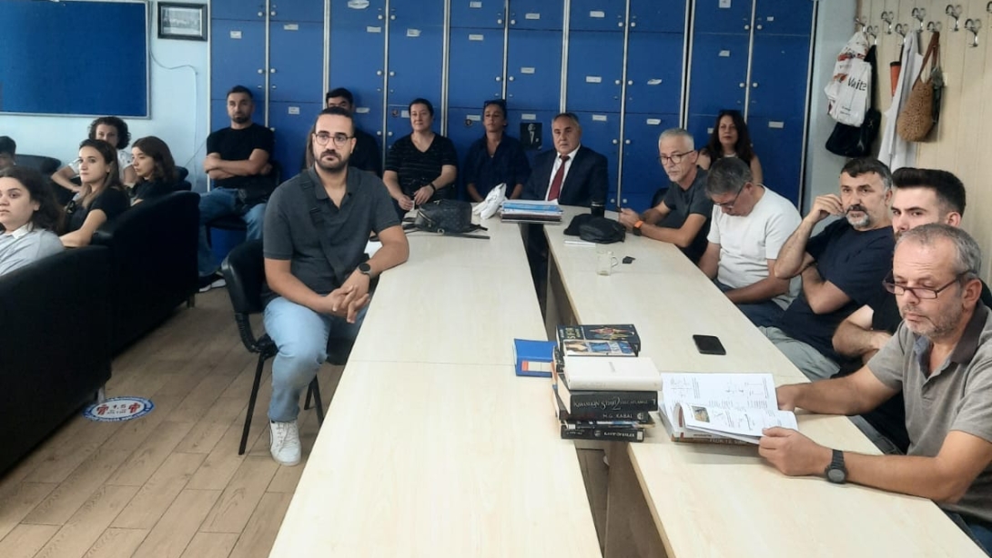 Müdürümüz Turhan ÇOKGEZER 2025-2026 Eylül Dönemi Meslekî Çalışma Programı'na katıldı